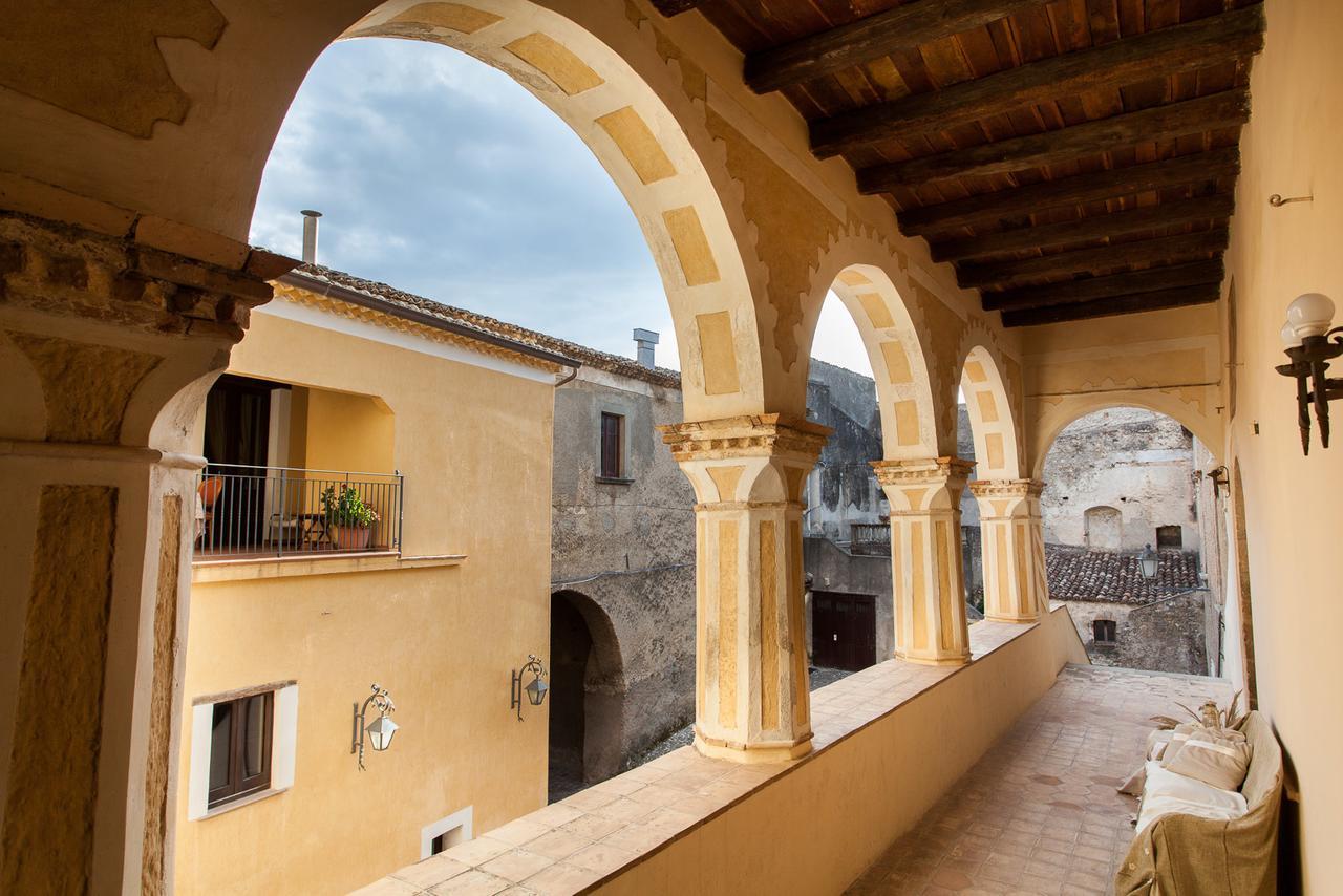 Castello Di Hotel Altomonte
