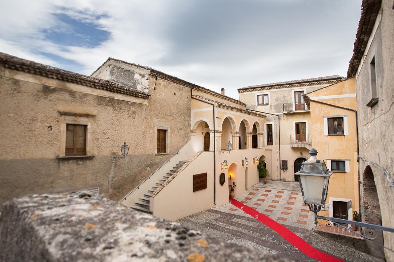 Castello Di Hotel Altomonte