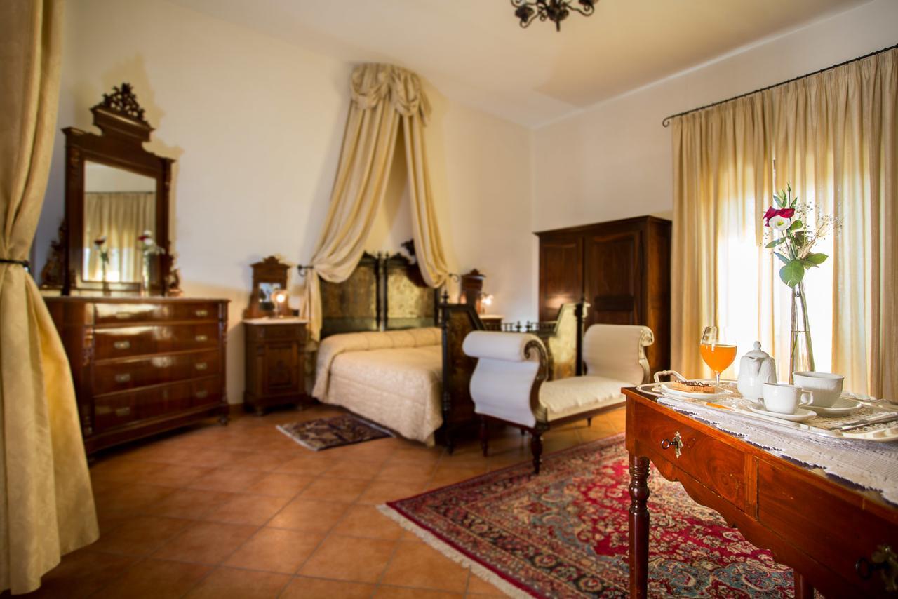 Castello Di Hotel Altomonte